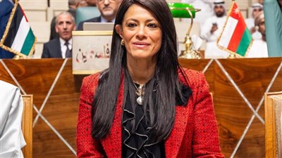 رانيا المشاط تشهد فعاليات جوائز التميز العربي وتهنئ الصحة 