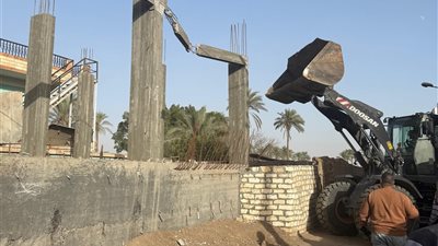 وزيرة التنمية المحلية تحيل عددا من المسئولين بالإسماعيلية للنيابات المختصة