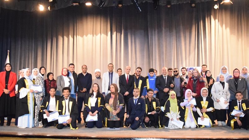 تكريم الطلاب بجامعة