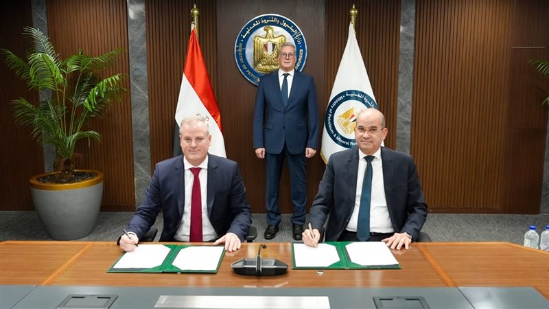  وزير البترول يشهد