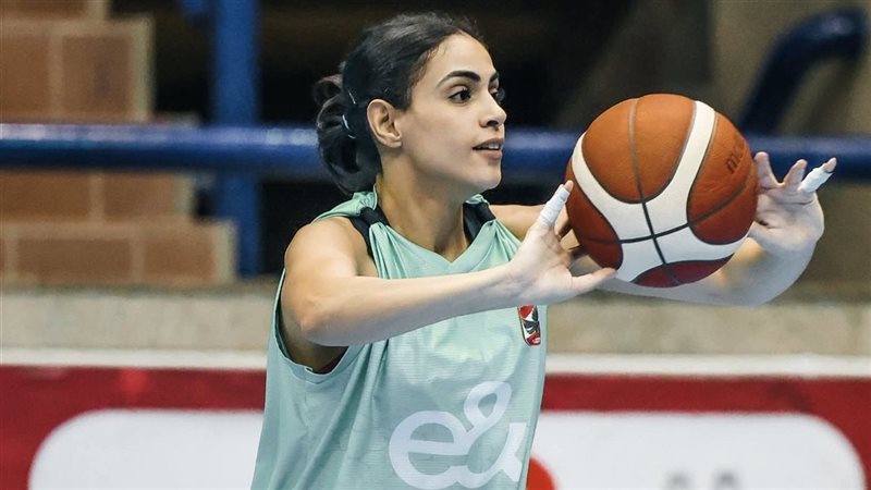  دينا عمرو كابتن