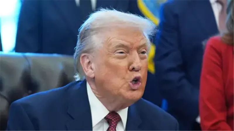 الرئيس الأمريكي دونالد