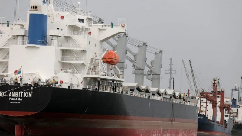 تعرض سفينة لحريق