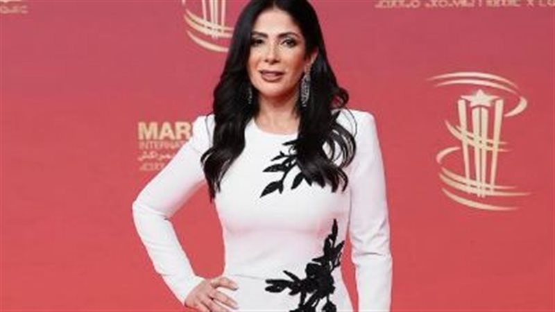 الفنانة منى زكي 