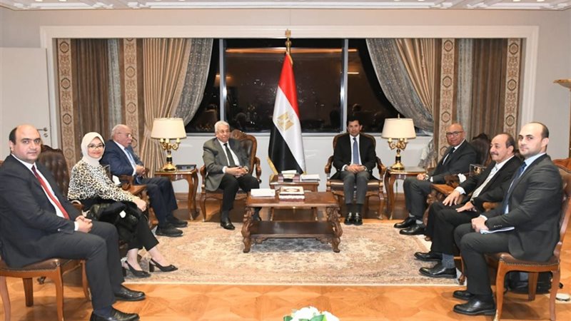 وزير الشباب والرياضة