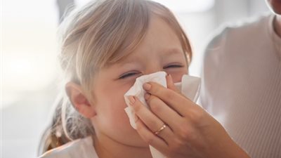 من غسل اليدين للتغذية والنوم.. نصائح مهمة لحماية طفلك من الفيروسات الشتوية