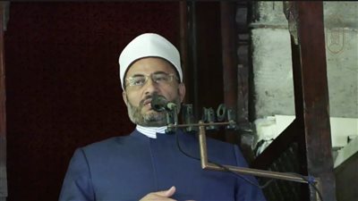 أبيحت مجانا.. خطيب الأزهر: كشف المرأة لعورتها ليس مبرراً للنظر أو للتحرش