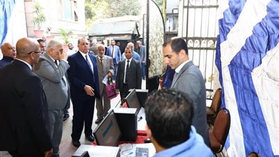 مع انطلاق عملية التصويت.. نقيب المحامين يتفقد مقار انعقاد الجمعية العمومية 