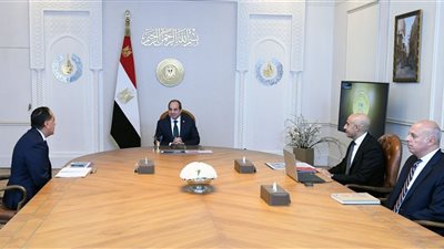 الرئيس السيسي يجتمع مع وزيرالتربية و التعليم ورئيس مجلس الوزراء