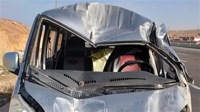 إصابة شخصين في حادث انقلاب سيارة ميكروباص بطريق السخنة ـ القطامية بالسويس 