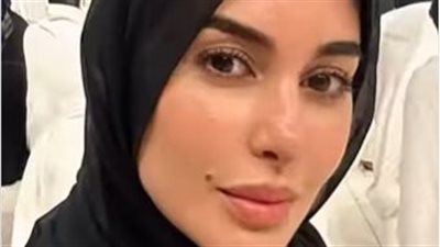 ياسمين صبري تؤدي مناسك العمرة فور وصولها إلي جدة لحضور حفل مهرجان البحر الأحمر