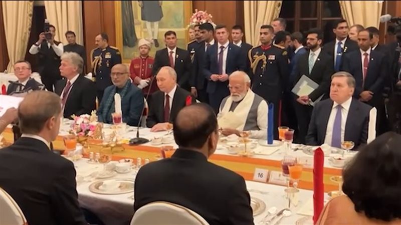 عشاء بوتين في القصر