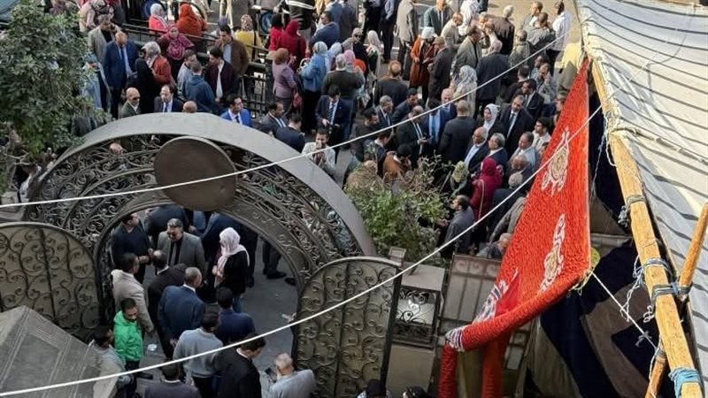  توافد جموع المحامين
