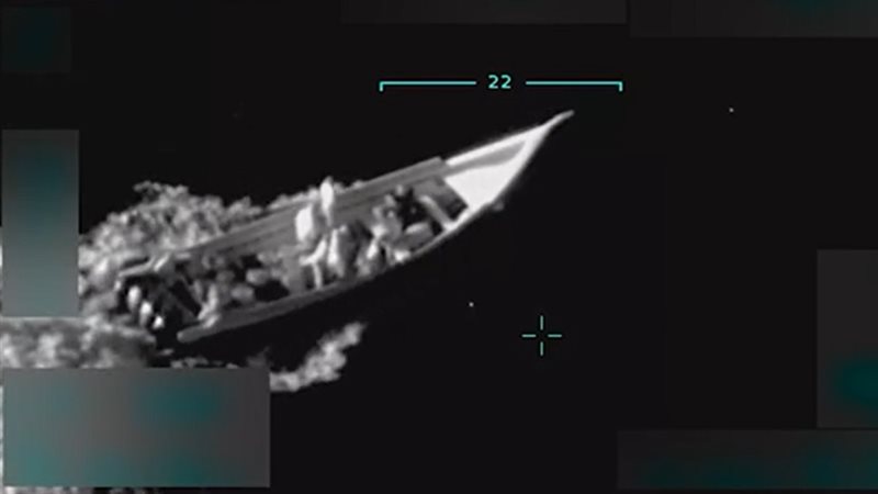 ضرب سفينة بالبحر