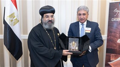 وزير السياحة والآثار يلتقي الأسقف العام للكنيسة القبطية الأرثوذكسية بأمريكا