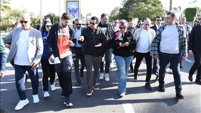 وزير الشباب والرياضة يتفقد خط سير ماراثون زايد الخيري بمدينة الشيخ زايد