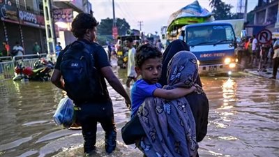 إندونيسيا.. ارتفاع قتلى الفيضانات في جزيرة سومطرة لـ 908 قتيلاً