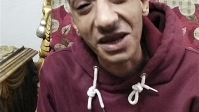 شاب من الغربية يستغيث: عندى مرض نقص مناعة ومحتاج مشروع آكل منه عيش أنا وبنتى