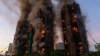 مقاول المجمع السكني المحترق بهونج كونج غُرم أكثر من 12 مرة سابقًا