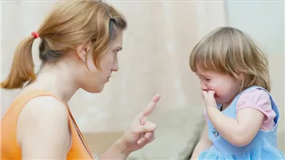 خبيرة نفسية: الضرب لا يغيّر السلوك… ويترك جروحًا تبقى العمر كله