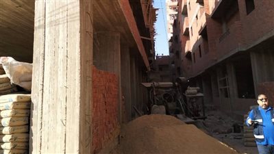 محافظ القليوبية يتابع حادث إصابة 8 عمال بانهيار شدة خشبية في بنها