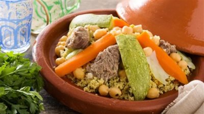 تعرفي على الطريقة التقليدية لتحضير الكسكس المغربي كما يقدم في البيوت 	