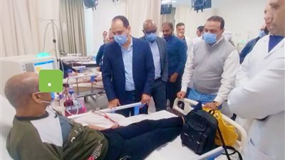 مدير هيئة الرعاية الصحية يتفقد قسم الغسيل الكلوى بمجمع السويس الطبي