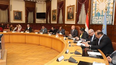 محافظ القاهرة يعقد اجتماعا موسعا لمتابعة ملف التصالح على مخالفات البناء