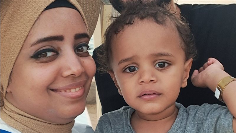 الطفل آمن ووالدته