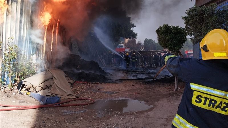 جانب من الحريق