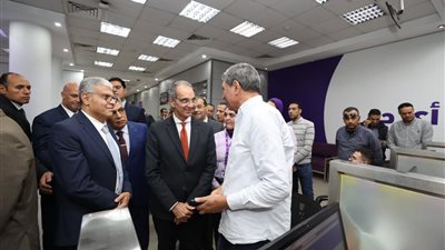   وزيرالاتصالات يفتتح بريد المنصورة الرئيسي ويتفقد محل اتصالات مصر وWE ATS 