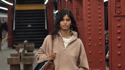 بعد تألقها في عرض شانيل.. معلومات عن العارضة الهندية بافيذا ماندافا 