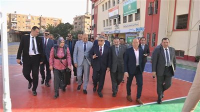 محافظ الدقهلية يتفقد معرض التربية والتعليم الثانوي السادس عشر للعلوم والهندسة 