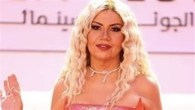 من بوسي شلبي إلي مايا دياب.. ألوان- الشعر الدافئة تتصدر صيحات الشتاء 