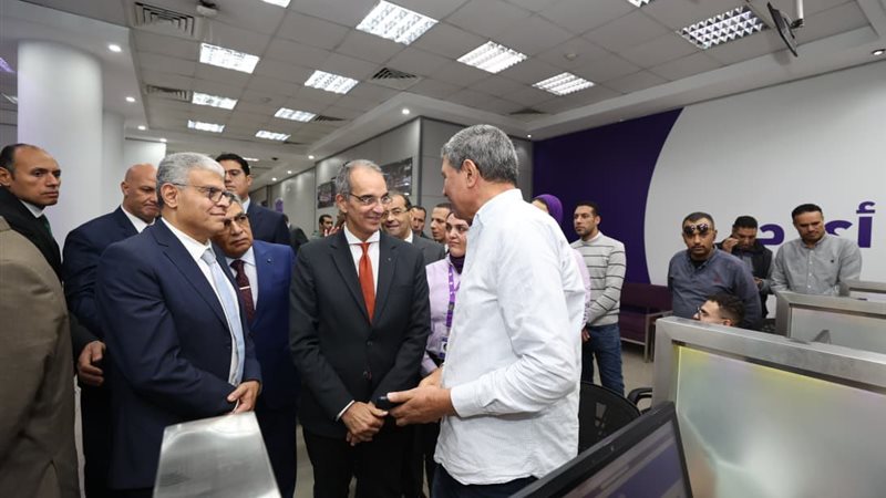 وزير الاتصالات