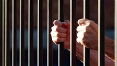 السجن 6 سنوات لعامل لحيازته مواد مخدرة وسلاح ناري بروض الفرج