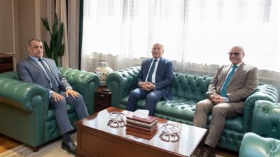 وزير الإنتاج الحربي يستقبل محافظيّ القاهرة والقليوبية لبحث تعزيز التعاون 