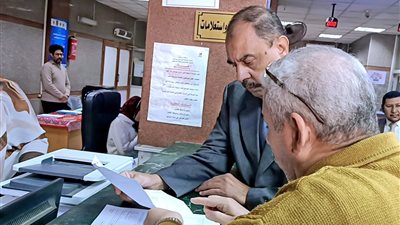 محافظ سوهاج يتفقد المراكز التكنولوجية ويوجه بالتحقيق في تأخير طلبات المواطنين