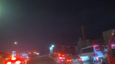 استمرار الكثافات المرورية أعلى الطريق الدائرى بسبب الأمطار وتباطؤ حركة السيار