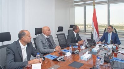 وزير الاستثمار يبحث توطين صناعة الدراجات النارية في مصر بالتعاون مع «بياجو»