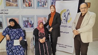 منال يوسف بنت بني سويف.. قصة كفاح فتاة من ذوي الهمم تحقق حلمها بمحو الأمية