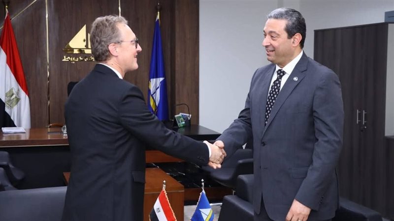 محافظ دمياط يستقبل