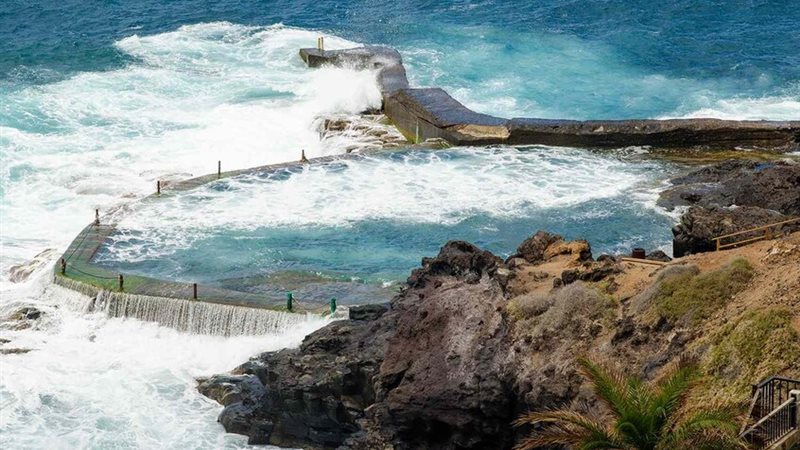 أمواج عاتية