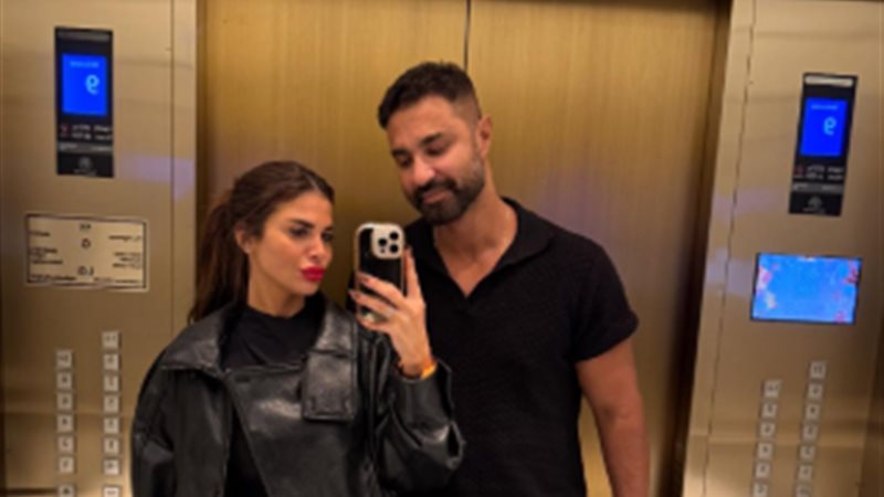 كريم فهمي وزوجته