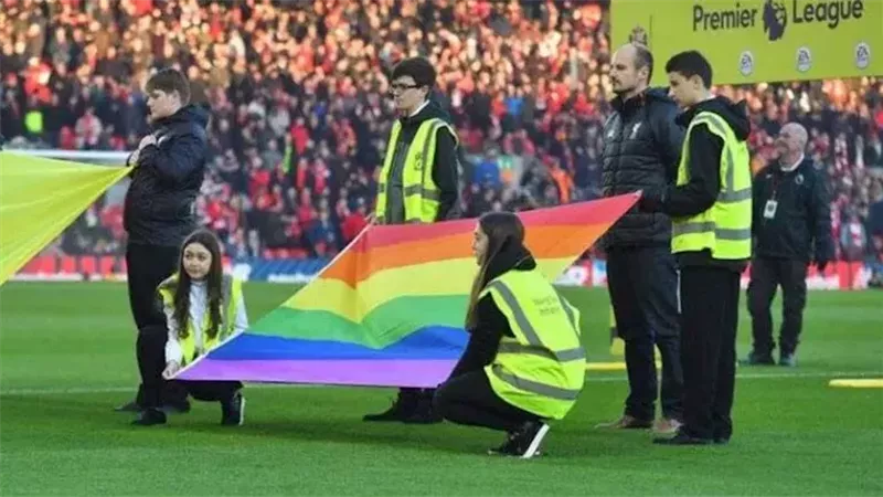 دعم المثليين في الملاعب