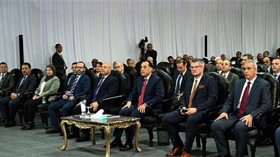 رئيس الوزراء يفتتح مصنع 