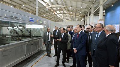 رئيس الوزراء يتفقد مشروع رفع كفاءة وتأهيل مركز تكنولوجيا دباغةالجلود بالروبيكي