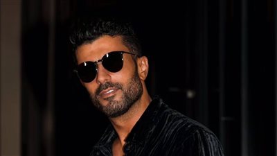 محمد سامي يخطف الأنظار بارتدائه ساعة نادرة من Patek Philippe