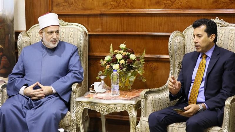 وكيل الأزهر يهنِّئ