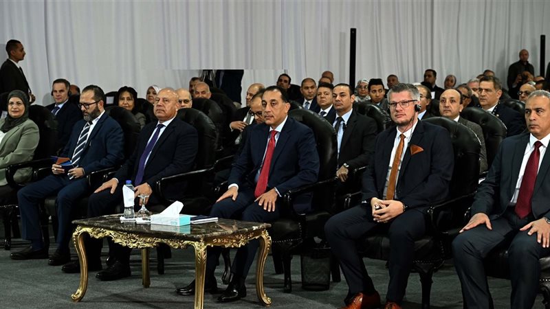 رئيس الوزراء يفتتح